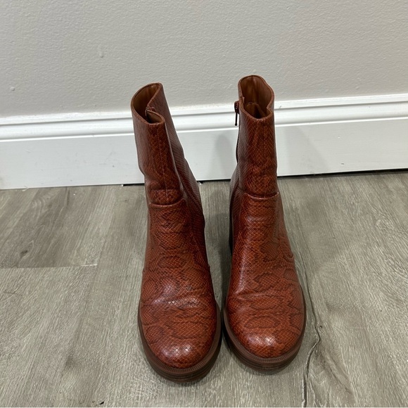 Women's Universal Thread Shoes Jenna Platform Boots Brown Patterns Size 8.5 - Picture 2 of 8